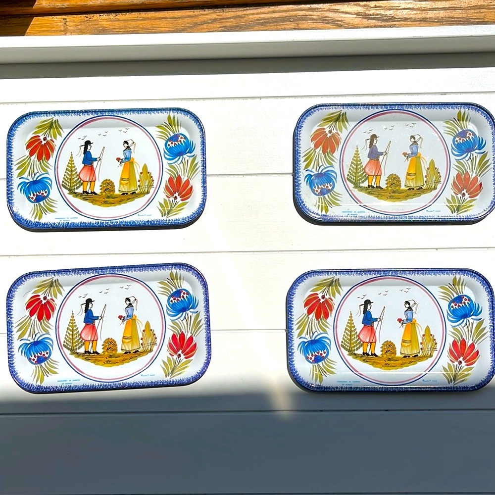 Set a four Massilly trays